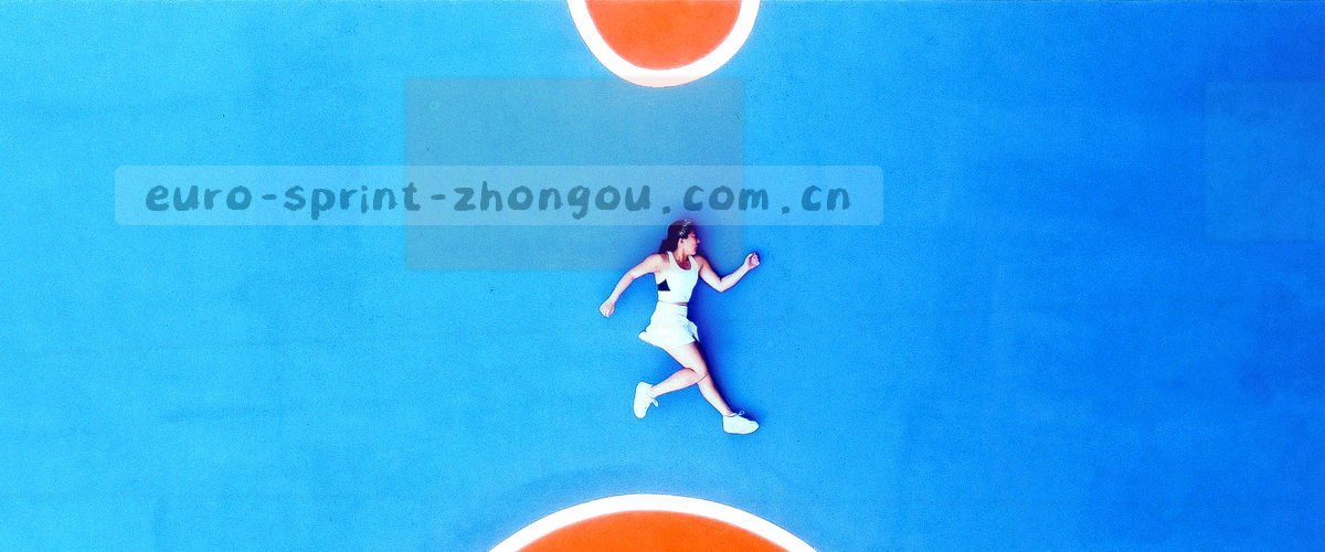 横向刻度与里程碑节点构成的时间轴图形，标注四次结构迭代的位置